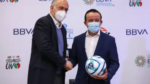 Mikel Arriola presentó el nuevo balón de la Liga MX por la campaña contra el cáncer infantil. Foto: Imago7
