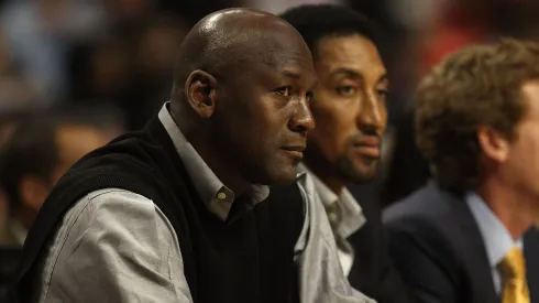CHICAGO, IL – FEBRUARY 15: Former players Michael Jordan and Scottie Pippen of the Chicago Bulls watch a game between the Bulls and the Charlotte Bobcats at the United Center on February 15, 2011 in Chicago, Illinois. The Bulls defeated the Bobcats 106-94. NOTE TO USER: User expressly acknowledges and agrees that, by downloading and/or using this photograph, User is consenting to the terms and conditions of the Getty Images License Agreement. (Photo by Jonathan Daniel/Getty Images)
