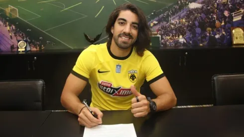 Pizarro ya firmó con el AEK Atenas – Web Oficial AEK Atenas
