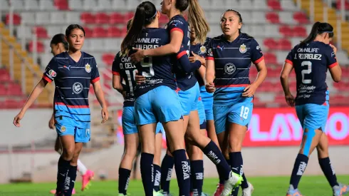 Jugadoras de las Chivas celebrando su triunfos ante Necaxa en la Liga MX Femenil. Foto: Imago7
