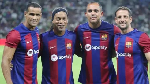 Ronaldinho posó junto a sus amigos y excompañeros
