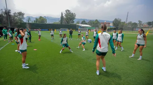 Jugadoras de la Selección Nacional de México Femenil y de la Selección Nacional de México Femenil Sub20, durante el entrenamiento. Foto: Imago7
