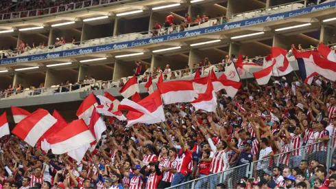 La afición rojiblanca tuvo un momento muy emocionante en las gradas de su estadio
