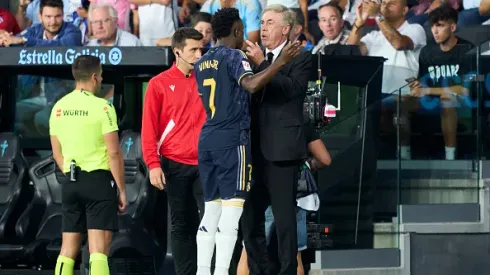 Carlo Ancelotti, técnico del Real Madrid discutiendo con Vinicius Junior. Foto: Getty images
