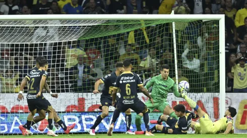 Gol anulado a Henry Martín durante el partido de la jornada 10 del torneo Apertura 2023. Foto: Imago7
