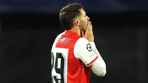 VAR anula gol de Santiago Giménez en su debut en Champions League – Getty Images
