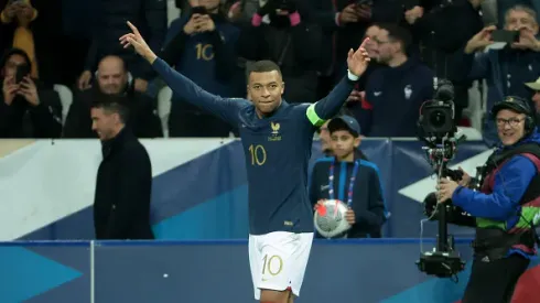 Kylian Mbappe celebrando su tercer gol de este sábado con la Selección de Francia de cara a la Eurocopa 2024. Foto: Getty Images
