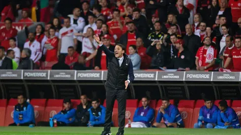 Técnico Beñat San José durante la Copa Libertadores de la CONMEBOL. Foto: Getty Images
