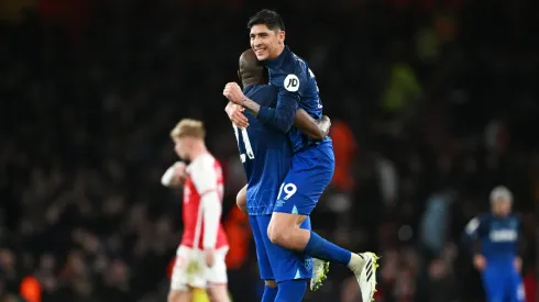 Edson Álvarez lideró el cerrojo defensivo del West Ham. | Getty Images 
