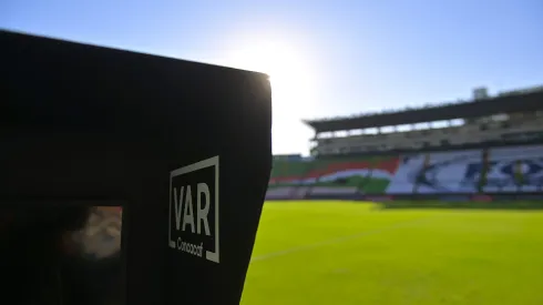 El  Sistema de Video arbitraje (VAR) en el estadio del León. Foto: Imago7
