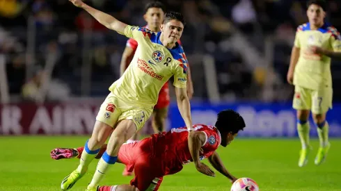 MEXICO CITY, MEXICO – FEBRUARY 14: Israel Reyes (L) of America fights for the ball with Harold Medina (R) of Real Esteli during the second leg of the CONCACAF Champions League game at Estadio Ciudad de los Deportes on February 14, 2024 in Mexico City, Mexico. (Photo by Mauricio Salas/Jam Media/Getty Images)
