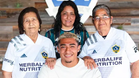 Exclusiva: Madre de Julián Araujo revela su papel en el éxito del jugador
