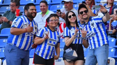 Aficionada de Rayados se vuelve viral, tras celebración de gol de Chivas

