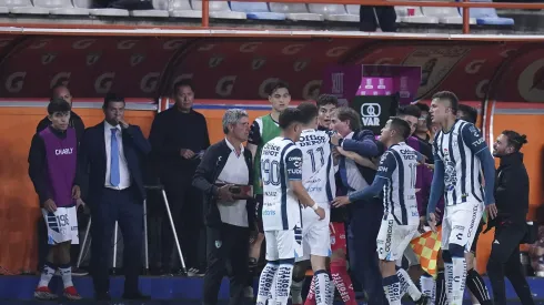 Pachuca, Hidalgo a 5 de de Mayo de 2024. Oussama Idrissi y Guillermo Almada, director técnico, durante el partido correspondiente al Play In del torneo Clausura 2024 de la Liga BBVA MX, entre los Tuzos del Pachuca y los Rayos del Necaxa, realizado en el estadio Hidalgo. Foto: Imago7/ Rafael Vadillo
