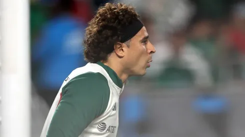 Guillermo Ochoa no fue convocado con el Tri.
