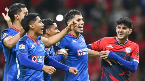 ruz Azul Carlos Salcedo hace regalo al Toro Fernández
