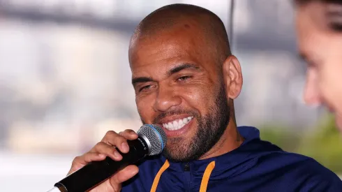 Dani Alves está intentando recuperar su vida.
