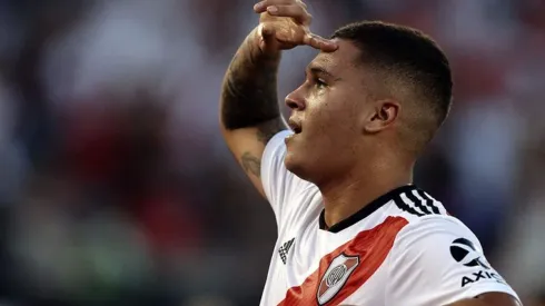 El festejo de gol en honor a su abuela fue una postal en la cancha de San Lorenzo. (Foto: Getty)
