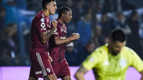 El Más Grande visita a La Academia en el estadio Juan Domingo Perón.
