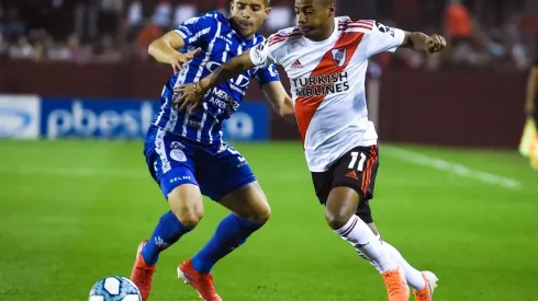 River se enfrenta al Tomba en el estadio Ciudad de Lanús desde las 21:10 horas.
