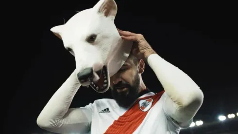 La máscara que Pratto utilizó para celebrar la Recopa.
