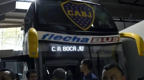 El micro de Boca luego de entrar al Monumental.
