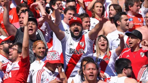 Los hinchas de River se preparan para la final de la Copa.
