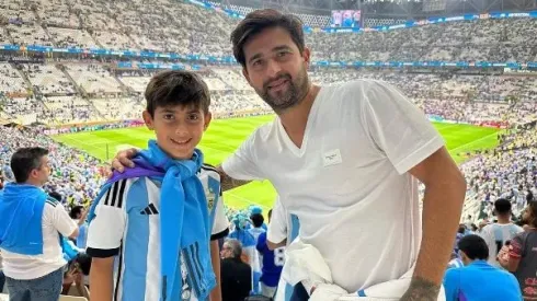 Piscu junto a su hijo en la última Copa del Mundo.
