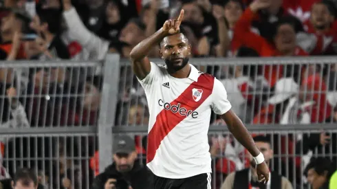 Miguel Ángel Borja anotó el segundo de River contra Independiente.