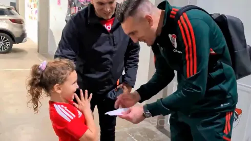 El Pulpo con Julieta, fanática de River desde la cuna.