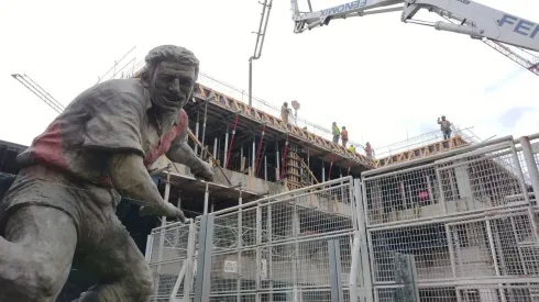 Continúan las obras en el estacionamiento del Monumental.
