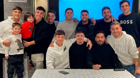 El Muñeco junto a sus hijos, Enzo Fernández y el Chino Martínez Quarta.