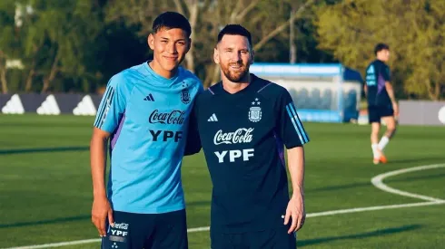 La foto soñada: Ulises Giménez junto a Lionel Messi.
