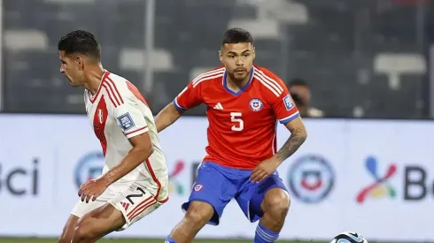 Paulo Díaz está más acotsumbrado en la Selección Chilena a jugar de 4
