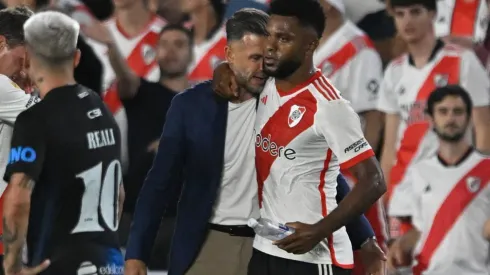 Borja y un abrazo para Demichelis después de su doblete.
