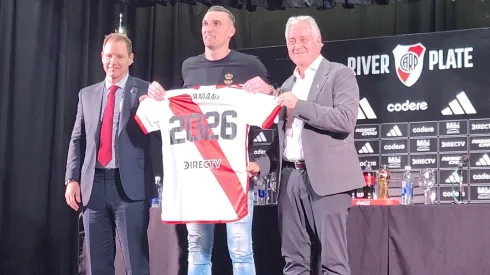 Armani renovó su contrato con River