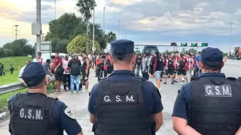 Fuerte operativo en Córdoba con la llegada de los hinchas de River.
