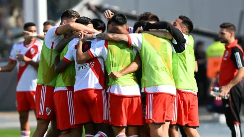Los futbolistas de River celebran un gol ante Boca.