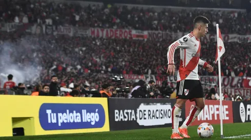 El nuevo alcanzapelotas que tuvo el Estadio Monumental en la noche de Copa.
