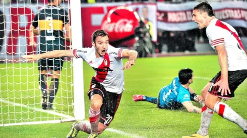 El recordado gol de Pezzella bajo la lluvia para empatar el Superclásico.