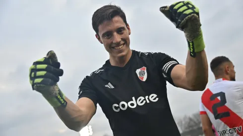 Santiago Beltrán, el arquero ataja penales de la Reserva de River (Foto: @RiverPlate)
