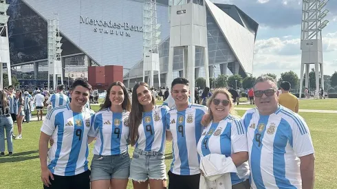 La familia de Julián Álvarez, firme junto al goleador de la Selección Argentina en la Copa América 2024 (FOTO: Instagram/ @emiliafferrero).
