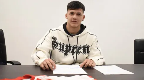 Juan Cruz Meza firmó su primer contrato profesional.
