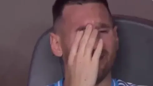 Messi, llorando tras salir lesionado (Captura TV).
