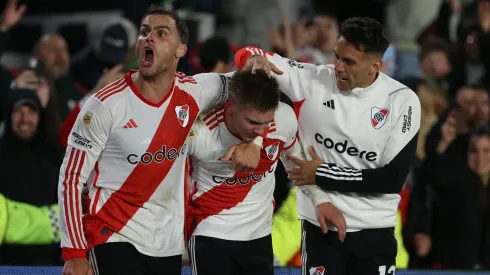 Los jugadores de River festejan el triunfo ante Sarmiento.