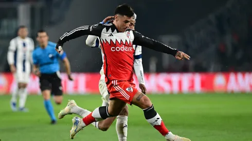 Adam Bareiro disputando una pelota.
