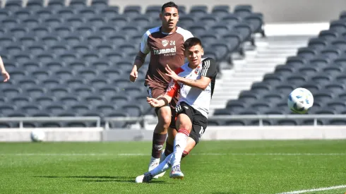 Claudio Echeverri metió un doblete vs. Platense.
