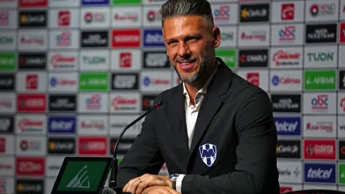 Martín Demichelis y el jugador que sueña con dirigir en Monterrey.
