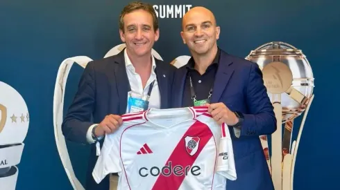 El ex River que recibió de regalo la camiseta oficial en Europa: "Gracias"