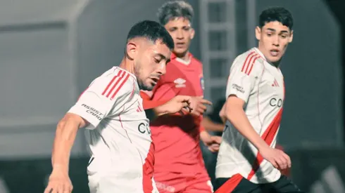 Duro golpe: la Reserva de River perdió el invicto y a una de sus figuras por roja directa